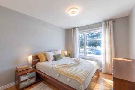 Chambre à coucher : 2057 Rue de Breda