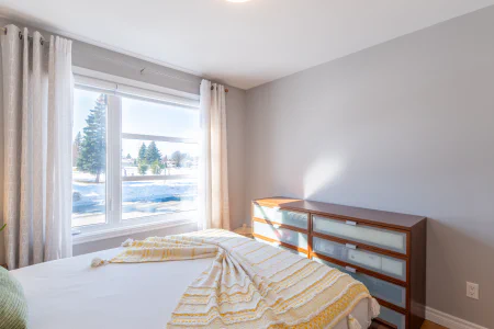 Chambre à coucher : 2057 Rue de Breda