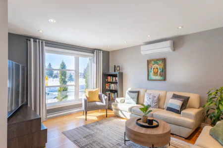 Salon : 2057 Rue de Breda