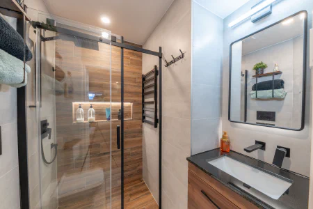 Salle de bains : 2057 Rue de Breda
