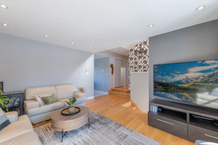 Salon : 2057 Rue de Breda