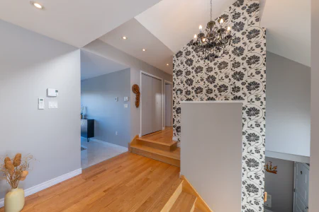 Salon : 2057 Rue de Breda