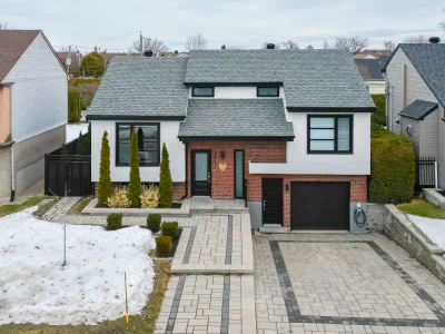 Extérieur : 2057 Rue de Breda