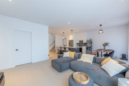 Salon : 185 16e Avenue