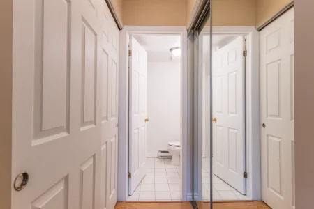 Penderie (walk-in) : 425 Rue Roger-Pilon