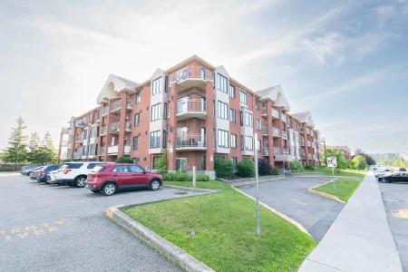 Extérieur : 4600 Rue René-Émard