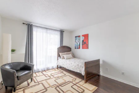 Chambre à coucher : 4600 Rue René-Émard