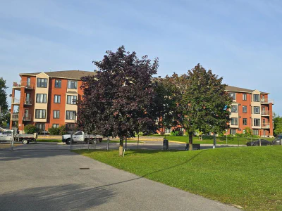 Extérieur : 4600 Rue René-Émard